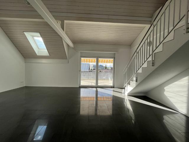 Helle und charmante 5.5 Zimmer Dachwohnung