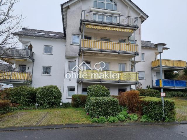 Helle und gemütliche Dachgeschosswohnung mit Tageslichtbad, Einbauküche und Stellplatz