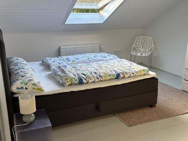 Helle und gemütliche Dachgeschosswohnung in Heidelberg Ziegelhausen, Heidelberg Amsterdam Apartments for Rent