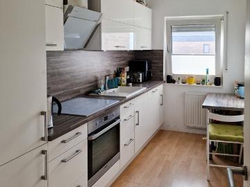 !Helle und gemütliche Obergeschosswohnung mit Balkon und Einbauküche!