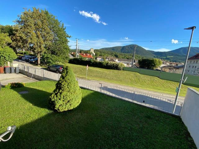 Helle und gepflegte Wohnung mit Blick auf Schloss Gloggnitz