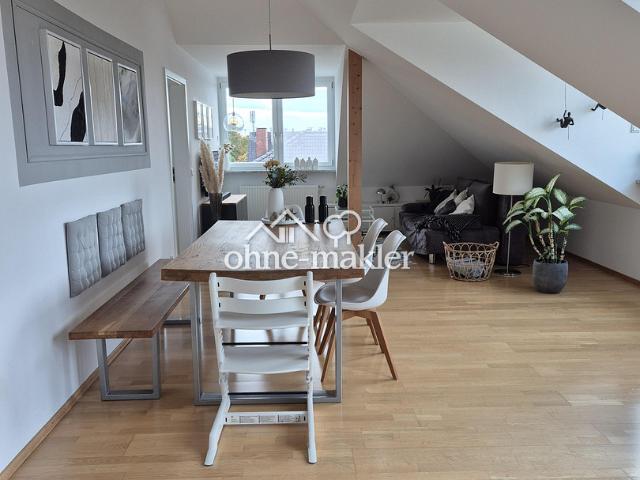 Helle und gepflegte 3 Zimmer Dachgeschosswohnung in grüner, ruhiger Lage im Münchner Norden