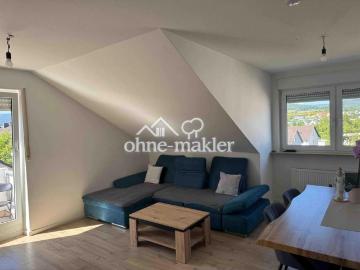 Helle und gepflegte 3 Zimmer Dachgeschosswohnung mit Loggia, Stellplatz & Keller