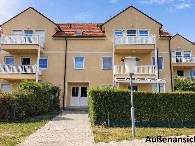 Helle und gepflegte 4 Zimmer Wohnung mit Balkon und Parkplatz zu vermieten