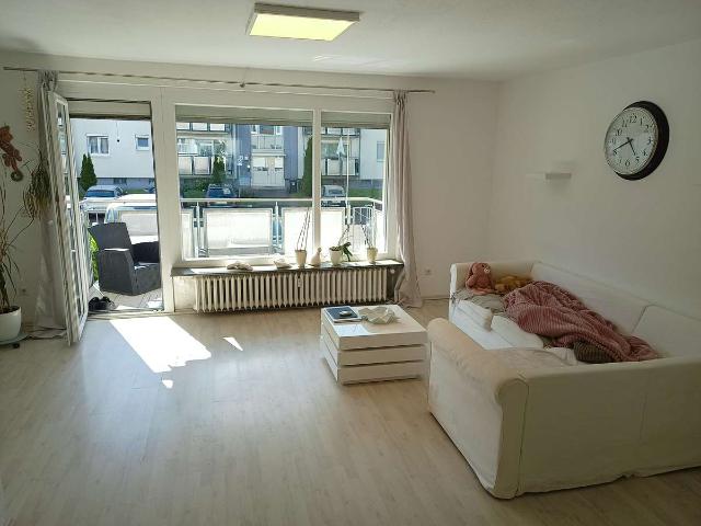 Helle und gepflegte 5 Zimmer Wohnung mit Balkon in Gießen