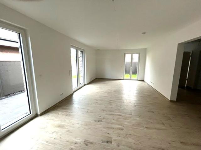 Helle und geräumige Neubau DHH in ruhiger Lage