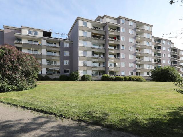Helle und geräumige Wohnung / 3.OG, Rechts