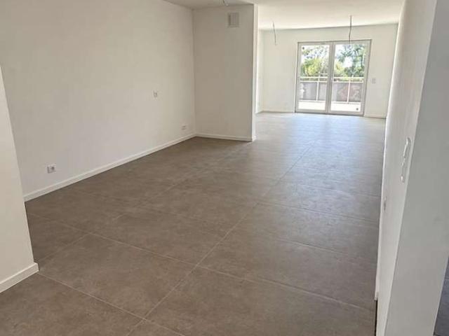 Helle und geräumige 2 Zimmer Wohnung zu vermieten