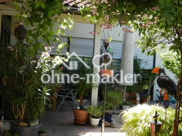 Helle und geräumige 4 Zimmer Erdgeschosswohnung mit Terrasse und Gartenanteil