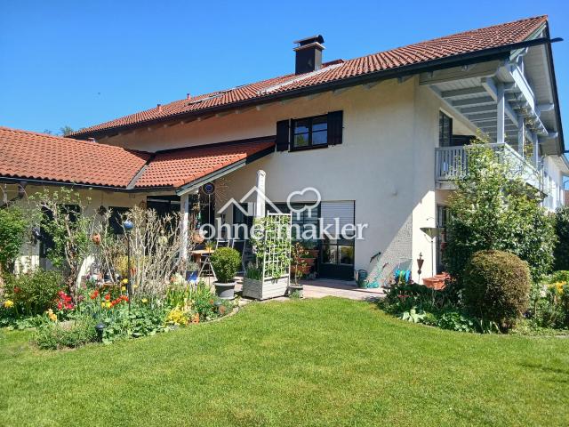 Helle und geräumige 4 Zimmer Erdgeschosswohnung mit Terrasse und Gartenanteil