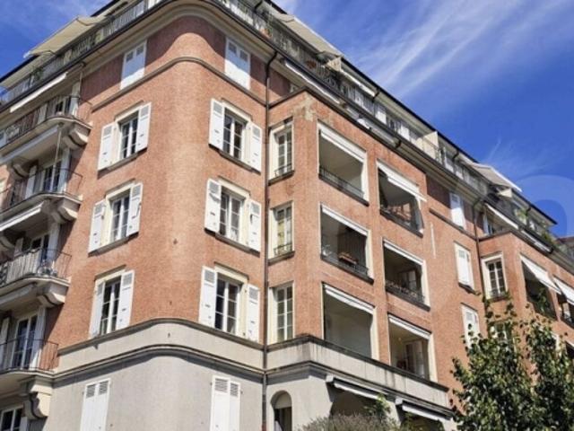 Helle und geräumige 4 Zimmer Wohnung mit Balkon / Lausanne