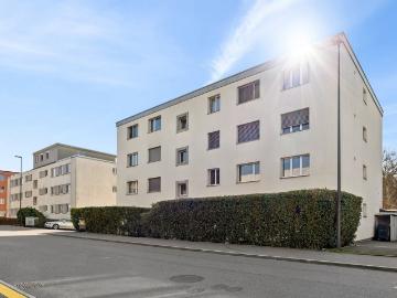 Helle und grosszügige 3.5 Zimmer Wohnung im Zentrum von Uster