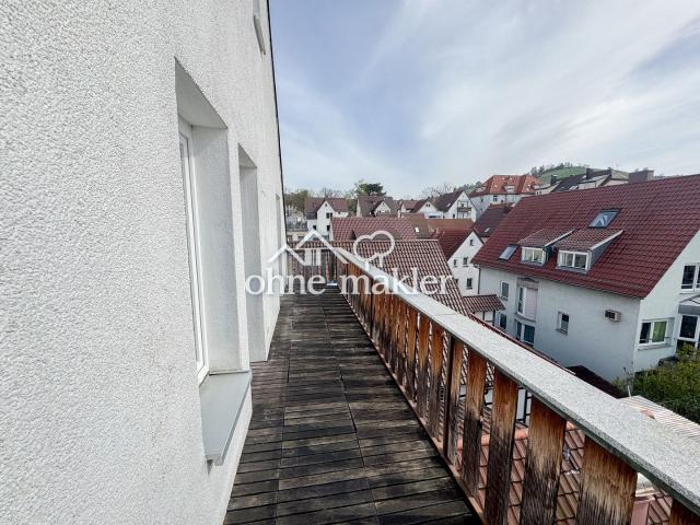 Helle und großzügige 3,5 Zimmer Maisonettewohnung mit EBK und Balkon!