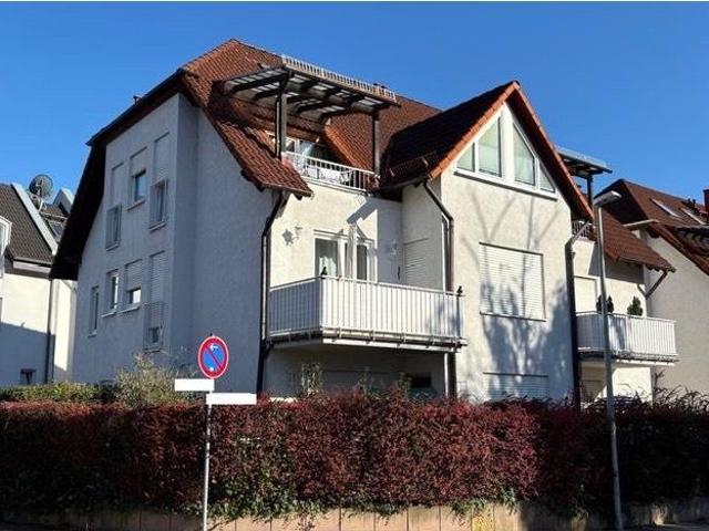 Helle und großzügige 2 Zimmer Wohnung mit 2 Stellplätzen