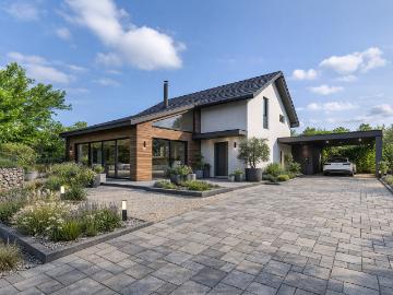 Helle und grosszügige 6.5 Zimmer Villa
