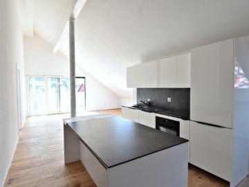 Helle und grosse 3.5 Zimmerwohnung an Top Lage