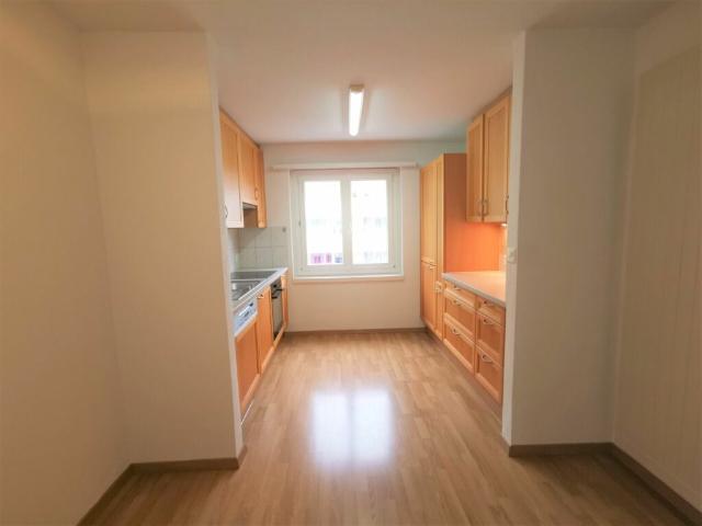 Helle und grosse 3.5 Zimmer Wohnung mit Balkon Nr. 3