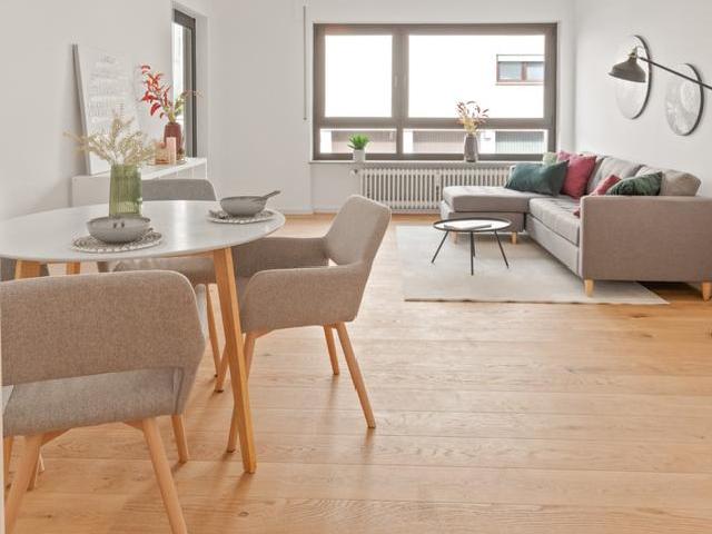 Helle und große 3 Zimmer Wohnung mit 2 Balkonen Provisionsfrei