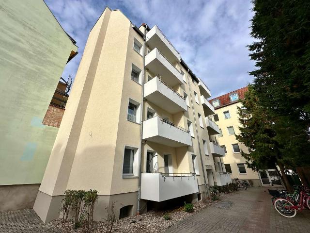 Helle und gut geschnittene 2 Zimmer Dachgeschosswohnung in Bahnhofsnähe