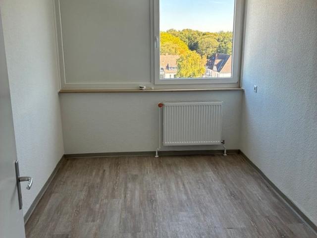 Helle und freundliche 3 Zimmer Wohnung in zentraler Lage frisch renoviert