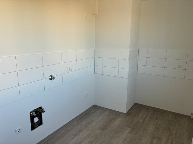 Helle und freundliche 3 Zimmer Wohnung in zentraler Lage frisch renoviert