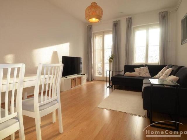 Helle und freundliche 2 Zimmer Wohnung in Zehlendorf, möbliert
