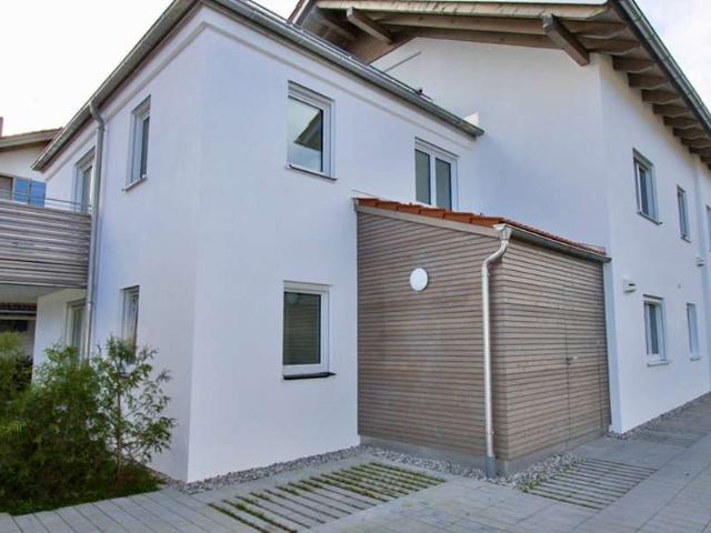 Helle und hochwertige 4 Zi. Gartenwohnung mit Stellplätzen zentral gelegen und in Seenähe