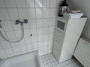 Helle und möblierte 2 Zimmer Wohnung in der Nähe der Klinik, Monchengladbach Amsterdam Apartments for Rent