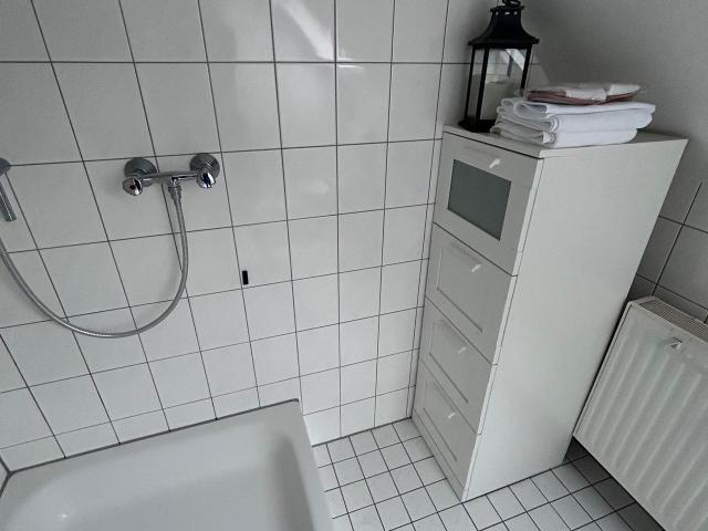 Helle und möblierte 2 Zimmer Wohnung in der Nähe der Klinik, Monchengladbach Amsterdam Apartments for Rent