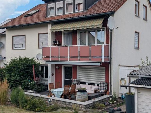 Helle und moderne 4 Zimmer Eigentumswohnung mit Balkon