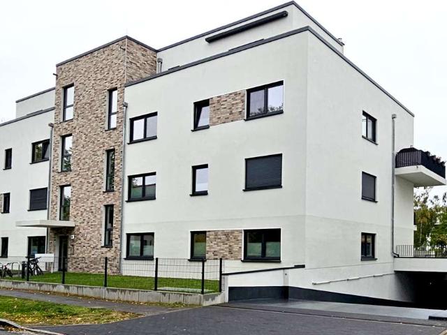 Helle und moderne 4 Zimmerwohnung mit großzügigem Balkon und Tiefgaragenstellplatz
