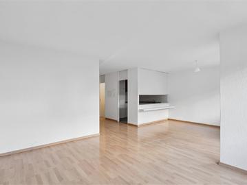 Helle und moderne 4.5 Zimmer Wohnung mit schöner Aussicht in Bellach