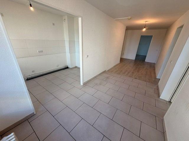 Helle und moderne 3 Zimmer Wohnung mit Balkon!