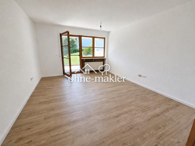 Helle und modernisierte Maisonette mit Terrasse, Balkon und Garage