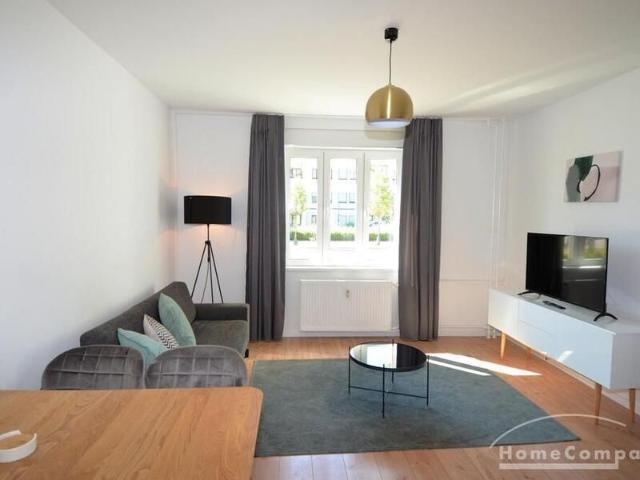 Helle und neu eingerichtete 2 Zimmer Wohnung nähe des Tierparks Berlin