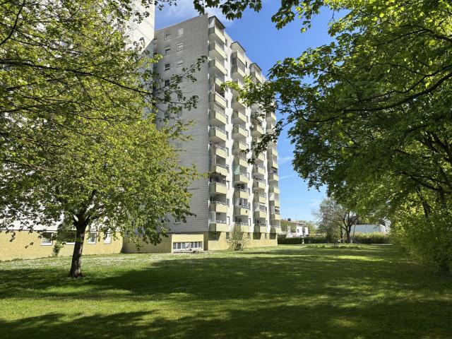 Helle und sonnige 3 Zimmer Wohnung im 7. Stock mit 2 Balkonen