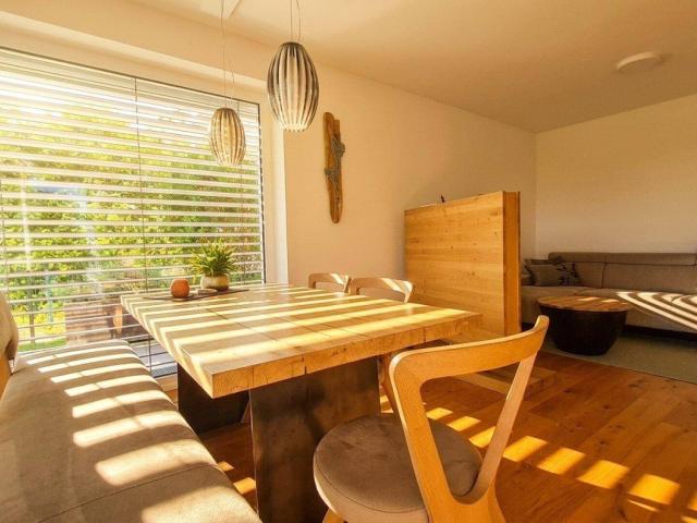 Helle und sonnige Gartenwohnung in Oberhofen am Irrsee – ruhig, modern & sofort bezugsbereit