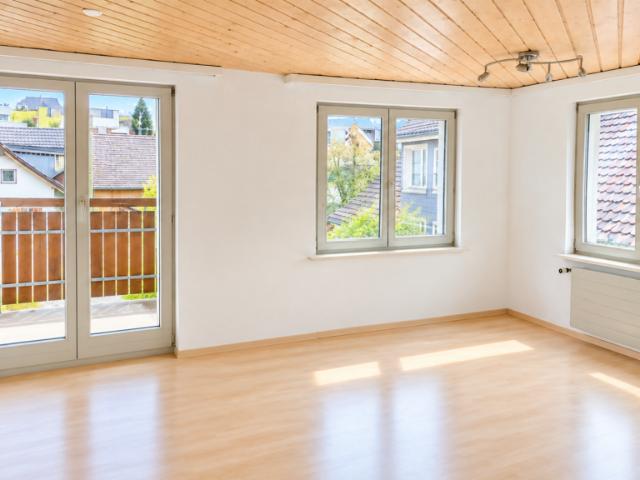 Helle und schöne 3.5 Zi Whg. mit Balkon zu vermieten