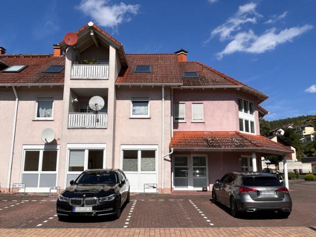 Helle und sehr gepflegte 3 Zimmer Erdgeschosswohnung!