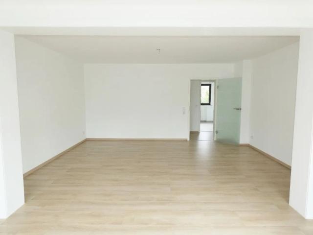 Helle und renovierte 2 Zimmer Erdgeschoss Wohnung mit Terrasse in ruhiger Lage!