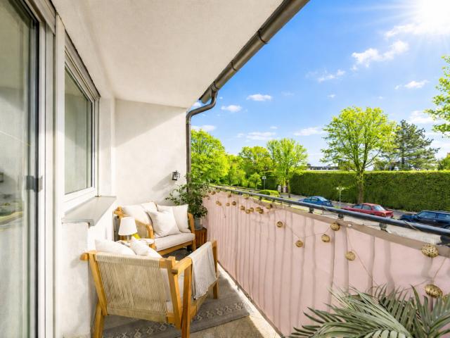 Helle und renovierte Wohnung mit Balkon und Einzelgarage