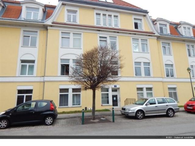 Helle und ruhige Wohnung im 2.Liftstock neu saniert