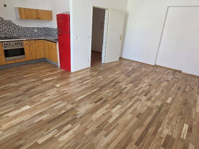 Helle und ruhige Wohnung im 2.Liftstock neu saniert