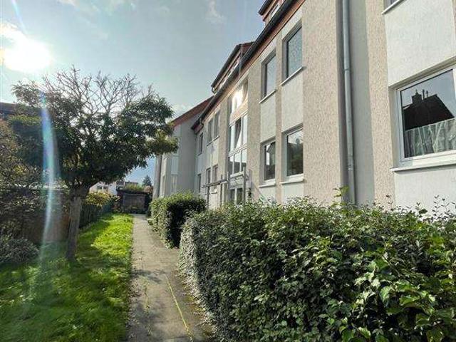 Helle und ruhige 2 Zimmer Wohnung mit Einbauküche & Stellplatz