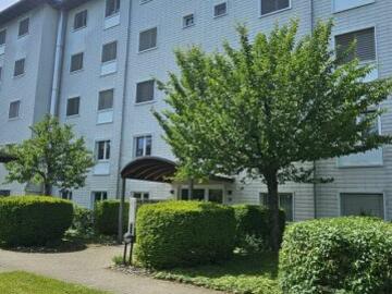 Helle und ruhige 4.5 Zi. Wohnung in zentraler Lage inkl. Hobbyraum und Tiefgaragenplatz
