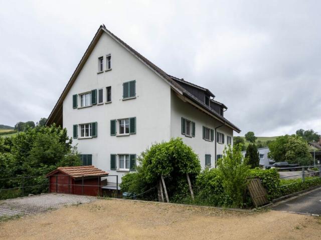 Helle und ruhige 4 Zimmer Wohnung