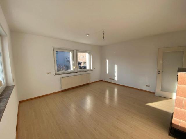 Helle und ruhige 4 Zimmer Wohnung mit Einbauküche in Stuttgart
