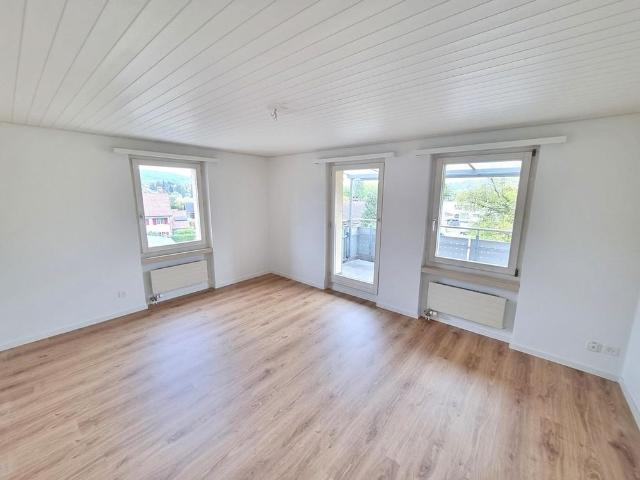 Helle und teilsanierte Wohnung an zentraler Lage