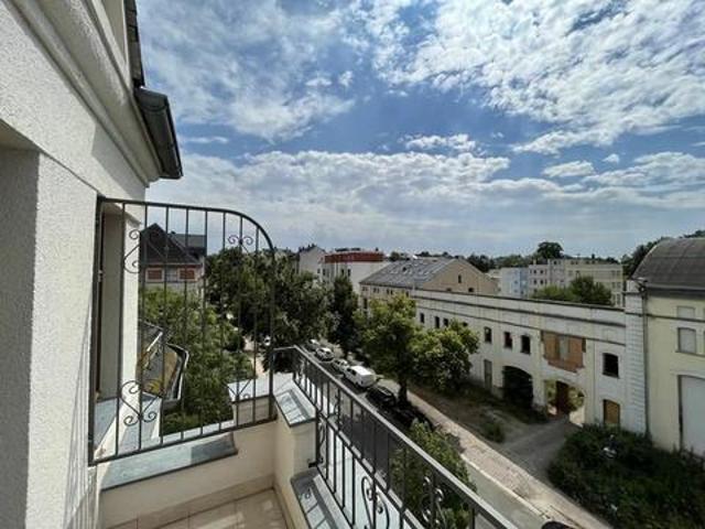 Helle und vermietete Maisonette DG 2 Zi. mit Balkon, Aufzug, Laminat, Wanne und Dusche in Bestlage