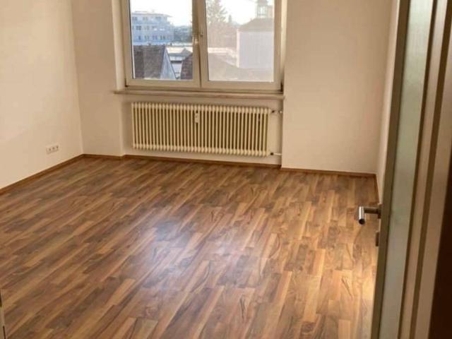 Helle und zentrale 2 Zimmer Wohnung mit Wohnküche und großem Kellerabteil